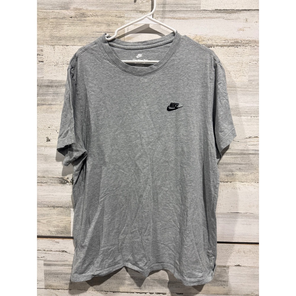 Nike T-Shirt Mens XL Gray Embroidered Logo Sportswear Essential EUC